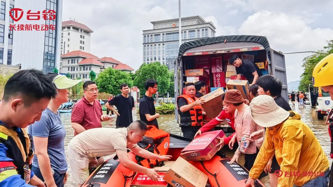 台铃驰援广西贵港抗洪1.jpg 台铃驰援广西贵港抗洪1.jpg